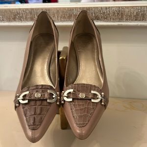 CIRCA JOAN & DAVID Leather Pumps Shoes size 7 1/2 Brown Leather Kitten Heels